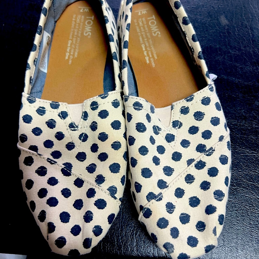 Tom’s Flats size 7